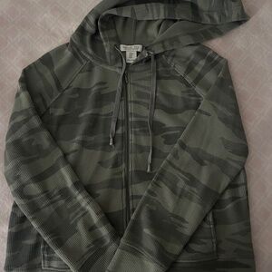 green camo zip up